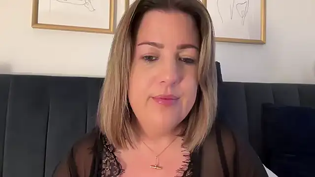 annabellewarick online show from May 2026 07:44:01 PM