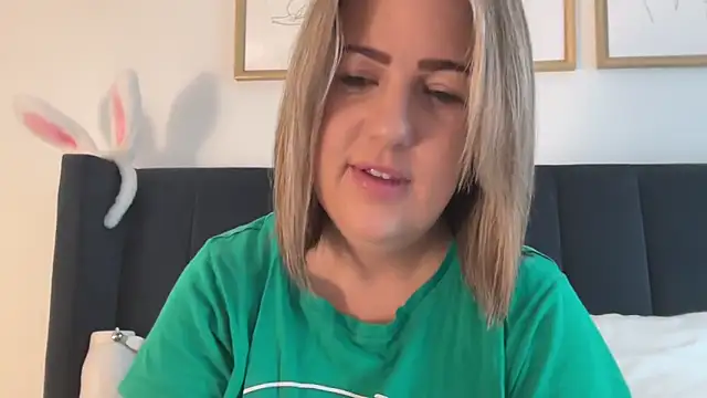 Snapshot of annabellewarick chatting on June 2026 06:13:02 AM annabellewarick online show from June 2026 06:13:02 AM