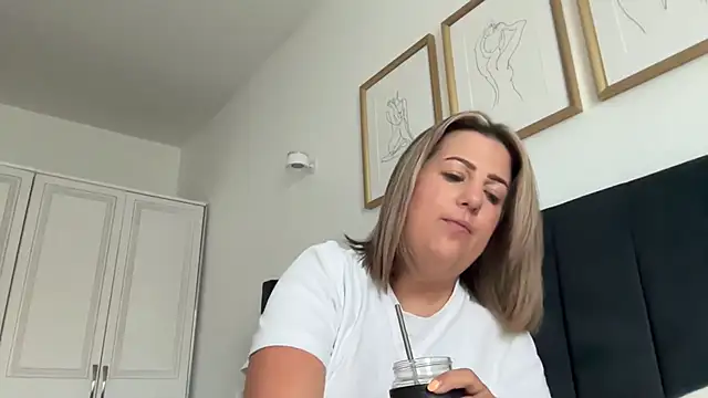 Snapshot of annabellewarick chatting on July 2026 07:04:02 AM annabellewarick online show from July 2026 07:04:02 AM