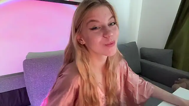 Snapshot of Fanny_Fresh chatting on May 2026 08:08:02 AM Fanny Fresh online show from May 2026 08:08:02 AM