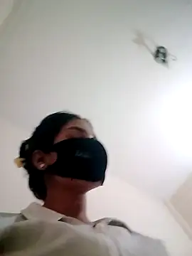 Divya3107 online show from April 2026 04:19:01 PM