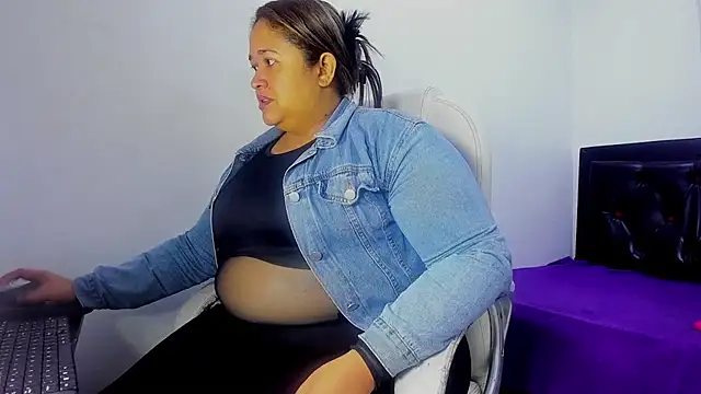 BustyyJuicy Rs online show from April 2026 12:53:02 PM