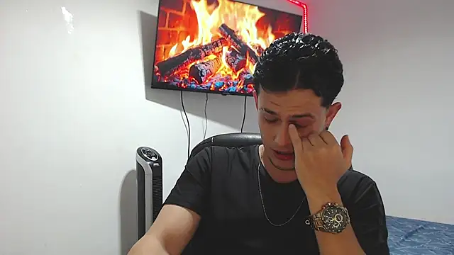 JUAN CAMILOXXX online show from April 2026 04:18:02 AM