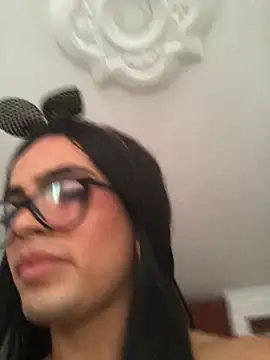 Kitty Cruz Love online show from April 2026 09:09:01 PM