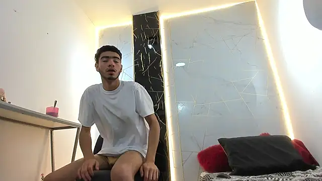 Valentin Lux online show from March 2026 02:28:01 AM