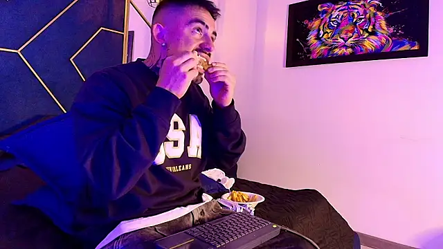 Dallas Whitee online show from March 2026 07:50:02 PM