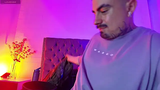 Dallas Whitee online show from April 2026 07:51:01 PM