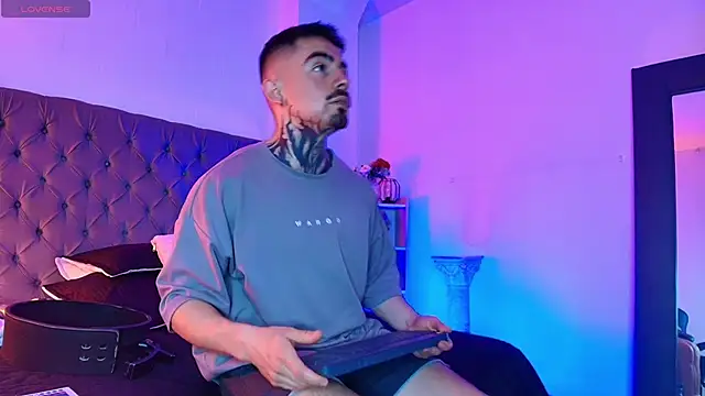 Dallas Whitee online show from April 2026 07:58:01 PM