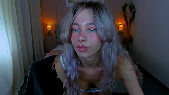 Snapshot of LuluAlis chatting on July 2026 10:24:01 AM LuluAlis online show from July 2026 10:24:01 AM