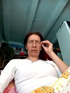 Snapshot of Tania9876 chatting on May 2026 06:53:01 AM Tania9876 online show from May 2026 06:53:01 AM