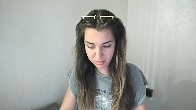 summmmersky1 online show from April 2026 05:30:02 PM