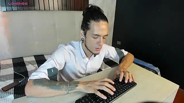 Skinny Mac online show from April 2026 03:02:01 PM