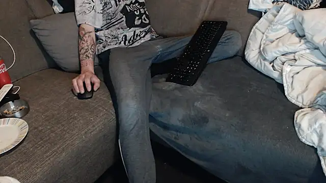 Hottehans88 online show from April 2026 06:42:01 PM