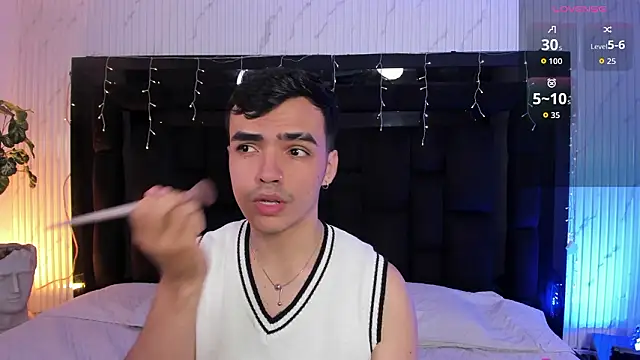 NicoKinggs  online show from March 2026 12:11:01 PM