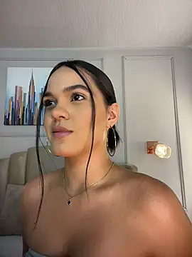 Snapshot of Bella-Ferrer chatting on April 2026 06:24:02 PM Bella-Ferrer online show from April 2026 06:24:02 PM
