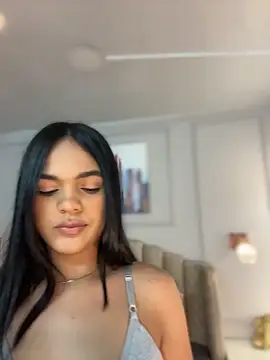 Snapshot of Bella-Ferrer chatting on April 2026 06:14:02 PM Bella-Ferrer online show from April 2026 06:14:02 PM