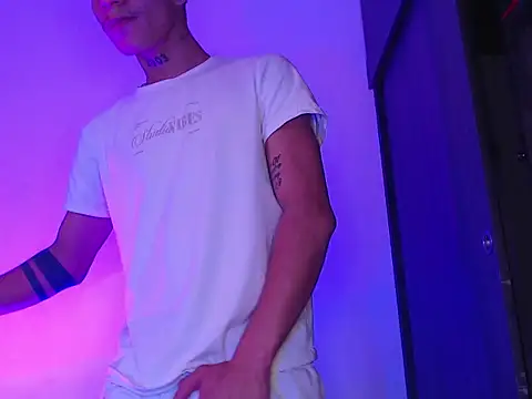 ethanchamo online show from April 2026 08:42:01 PM