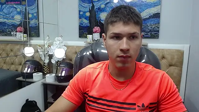 AlessandroFranco online show from April 2026 01:33:02 PM