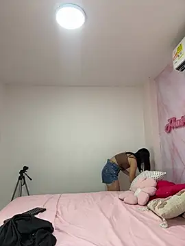 Adalyn Cute online show from April 2026 06:44:02 PM