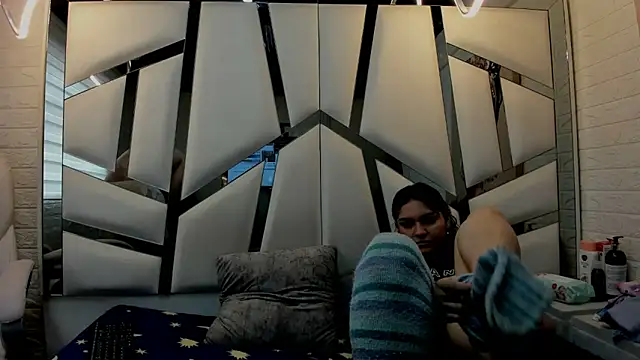 Alaia Blosson online show from March 2026 01:33:01 PM