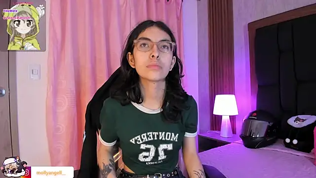 Molly A online show from April 2026 03:02:02 PM