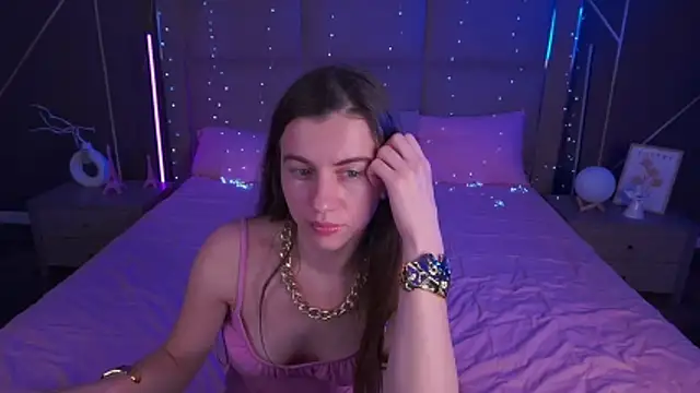 LittleJulii online show from March 2026 04:21:01 PM