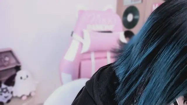 shes creepy online show from April 2026 10:42:01 AM