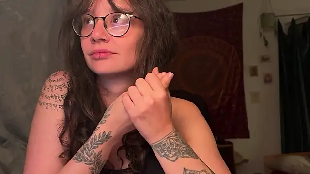 Snapshot of nyxo_ chatting on April 2026 11:00:02 PM nyxo online show from April 2026 11:00:02 PM
