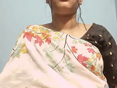 Emma 4433 online show from April 2026 05:28:01 PM