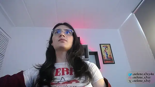 Snapshot of selene_cutie chatting on April 2026 04:59:01 PM selene cutie online show from April 2026 04:59:01 PM