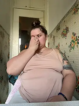 Nenssy555 online show from April 2026 02:11:02 PM