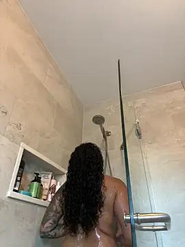 LatinaLoka online show from April 2026 10:18:01 PM