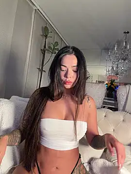 amy  laurie online show from April 2026 04:01:01 AM