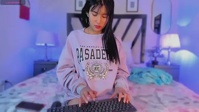 Violettaa Stone online show from March 2026 03:33:02 AM