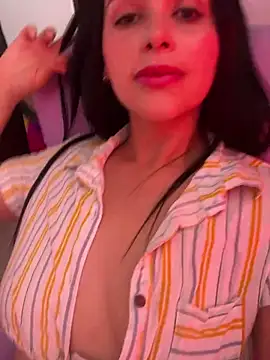 leila moretti online show from March 2026 04:01:01 PM