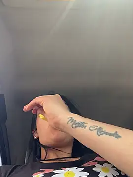 leila moretti online show from April 2026 07:11:02 PM