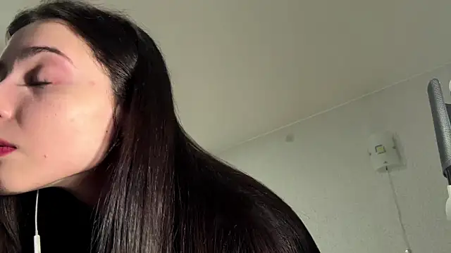 Mikytiki online show from March 2026 03:18:01 PM