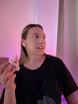 EvaRyen  online show from April 2026 03:38:01 PM