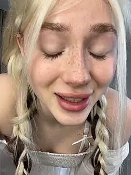 KittiLin online show from April 2026 08:50:01 PM