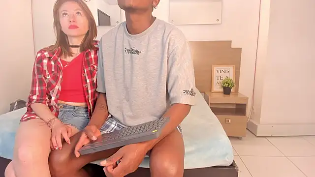 Ebony N Blonde online show from April 2026 10:35:02 PM