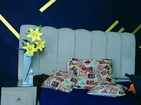 NikiEvanz online show from April 2026 04:28:01 AM