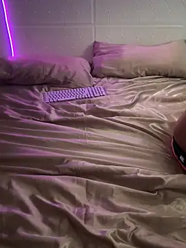 Shynesse21 online show from April 2026 05:49:01 PM