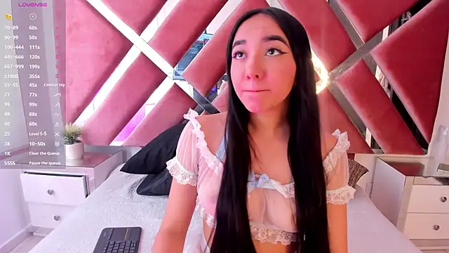 Zoe Evaanss  online show from April 2026 07:44:02 PM