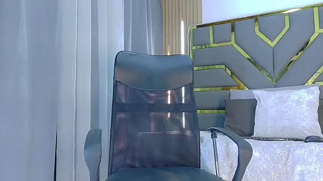 Oliver bigblack cock online show from March 2026 06:00:01 PM