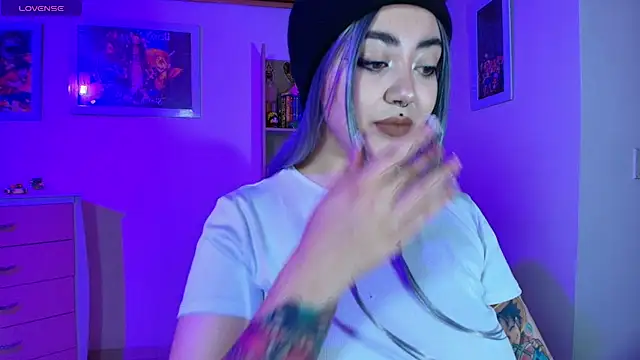 Nanachi uwu online show from April 2026 04:38:02 AM