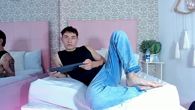 Thiago 2003  online show from March 2026 07:17:02 PM