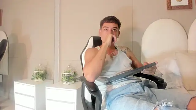 Thiago 2003  online show from March 2026 07:30:01 PM