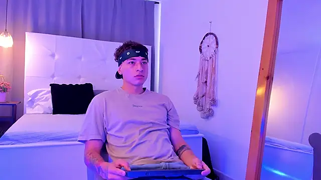 Thiago 2003  online show from March 2026 01:11:02 PM