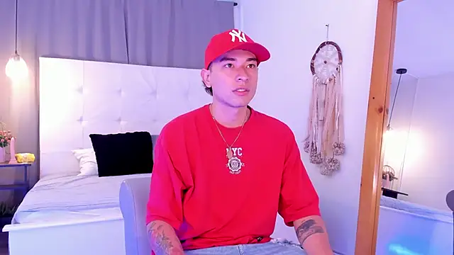 Thiago 2003  online show from April 2026 12:13:01 PM