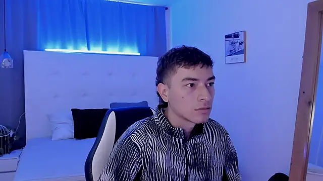 Thiago 2003  online show from April 2026 12:09:02 PM